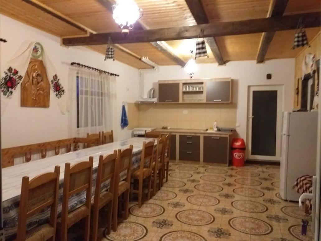 فيلا Casa Cupcea Budeşti المظهر الخارجي الصورة